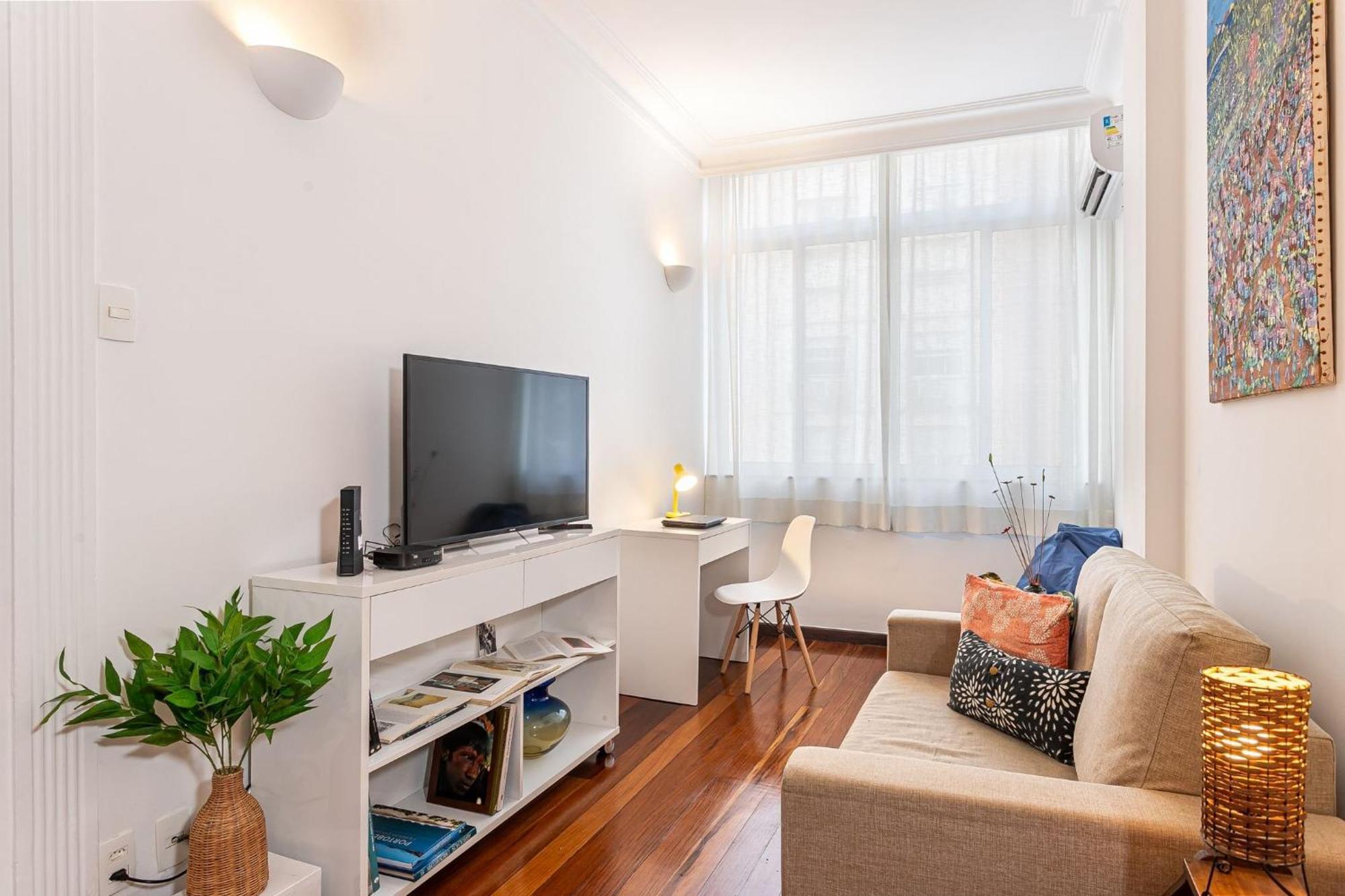 Charme De Copacabana A 100m Da | Re 85/704
